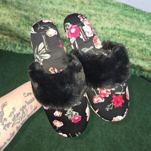 Victoria's Secret | Black Floral Satin Faux Fur Lined Collar Slippers SIZE LARGE